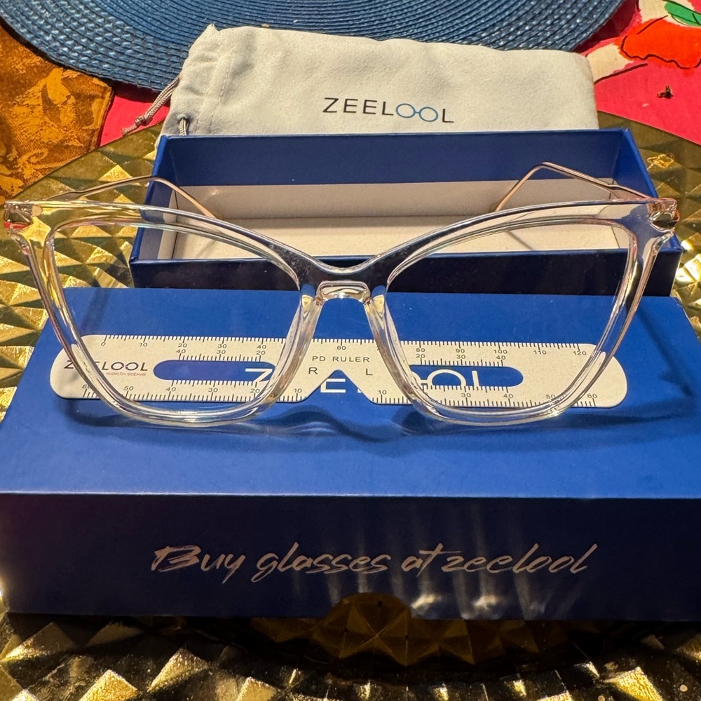Transparent Cat-Eye Glasses